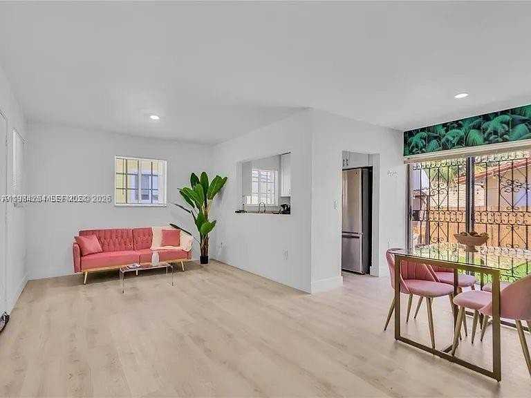 1011 Nw 23rd Ave - Photo 2 of 12