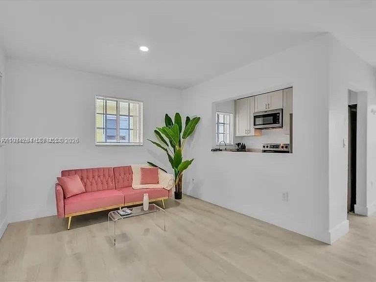 1011 Nw 23rd Ave - Photo 3 of 12