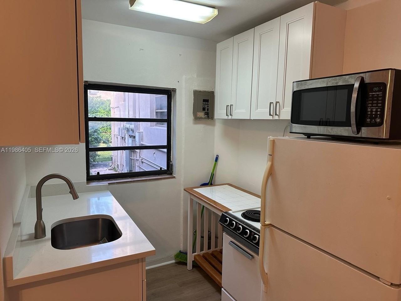 340 Mendoza Ave #2 - Photo 6 of 17