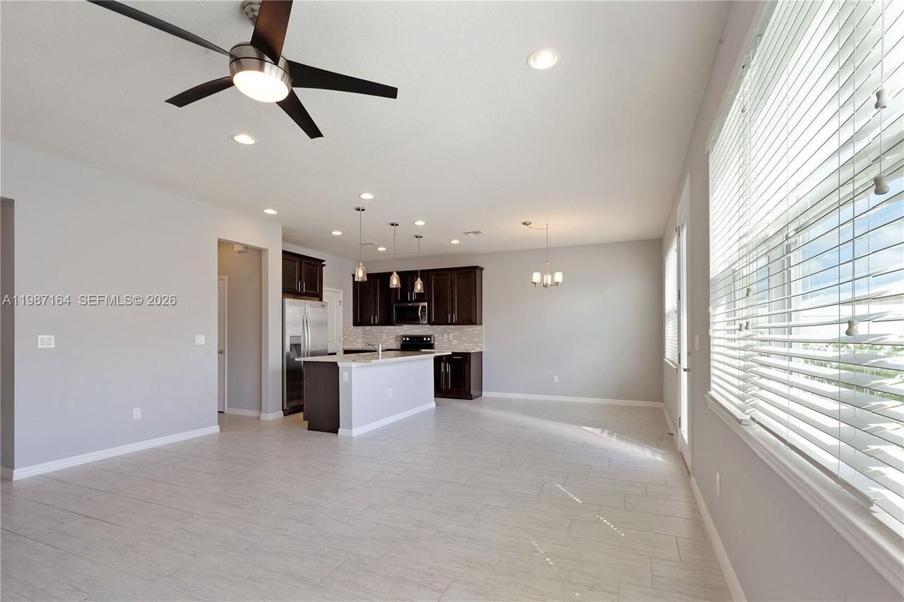 1101 Banyan Dr - Photo 4 of 26