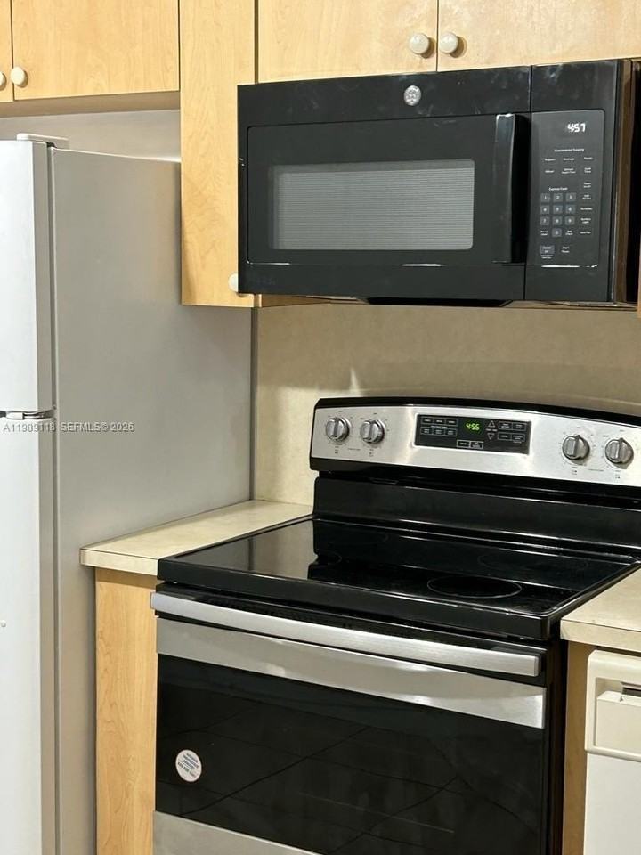 2731 Se 12th Rd #105 - Photo 4 of 17