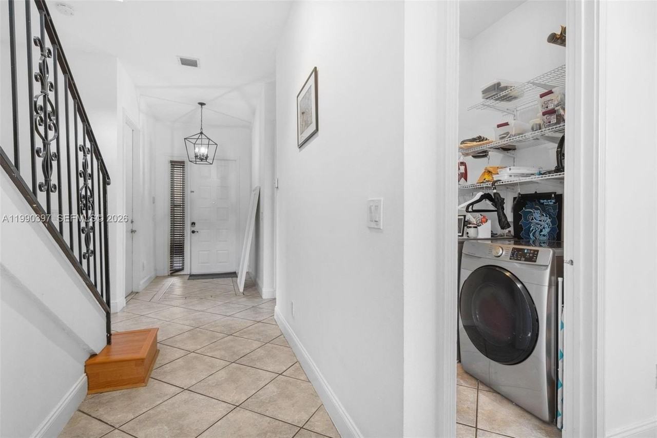 2707 Sw 135th Ave - Photo 5 of 16