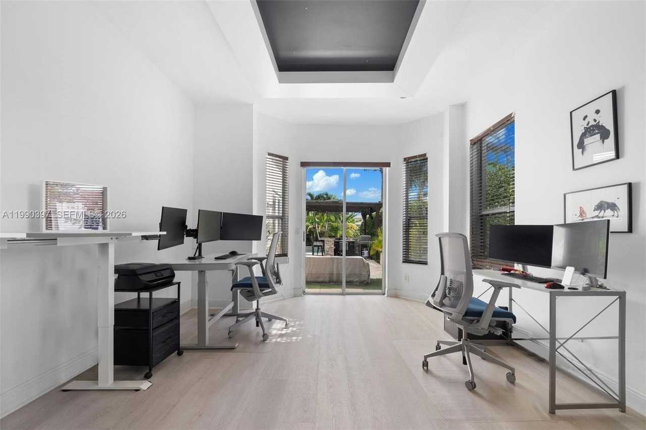 2707 Sw 135th Ave - Photo 7 of 16