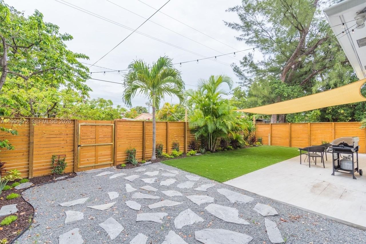 44 Nw 40th St - Photo 3 of 21