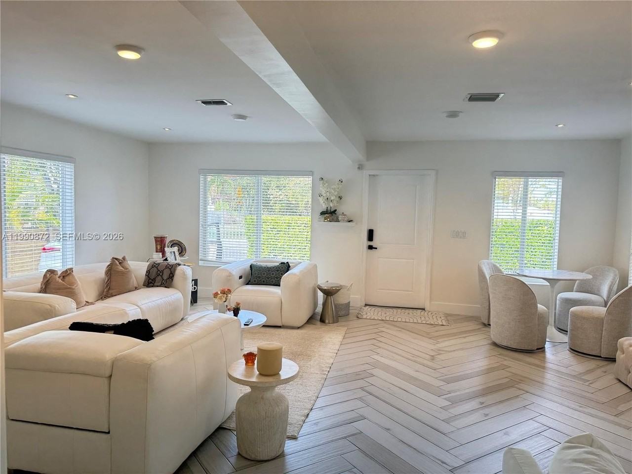 44 Nw 40th St - Photo 5 of 21