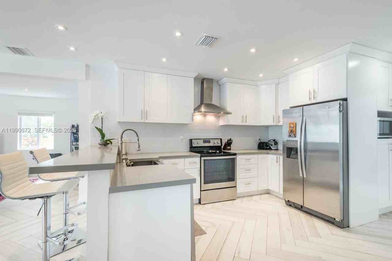 44 Nw 40th St - Photo 7 of 21