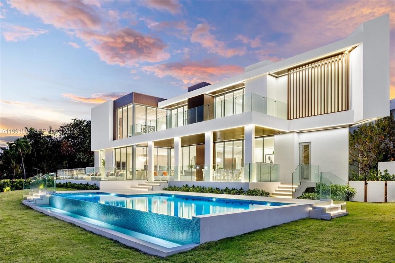 503 Palm Dr - Photo 2 of 50