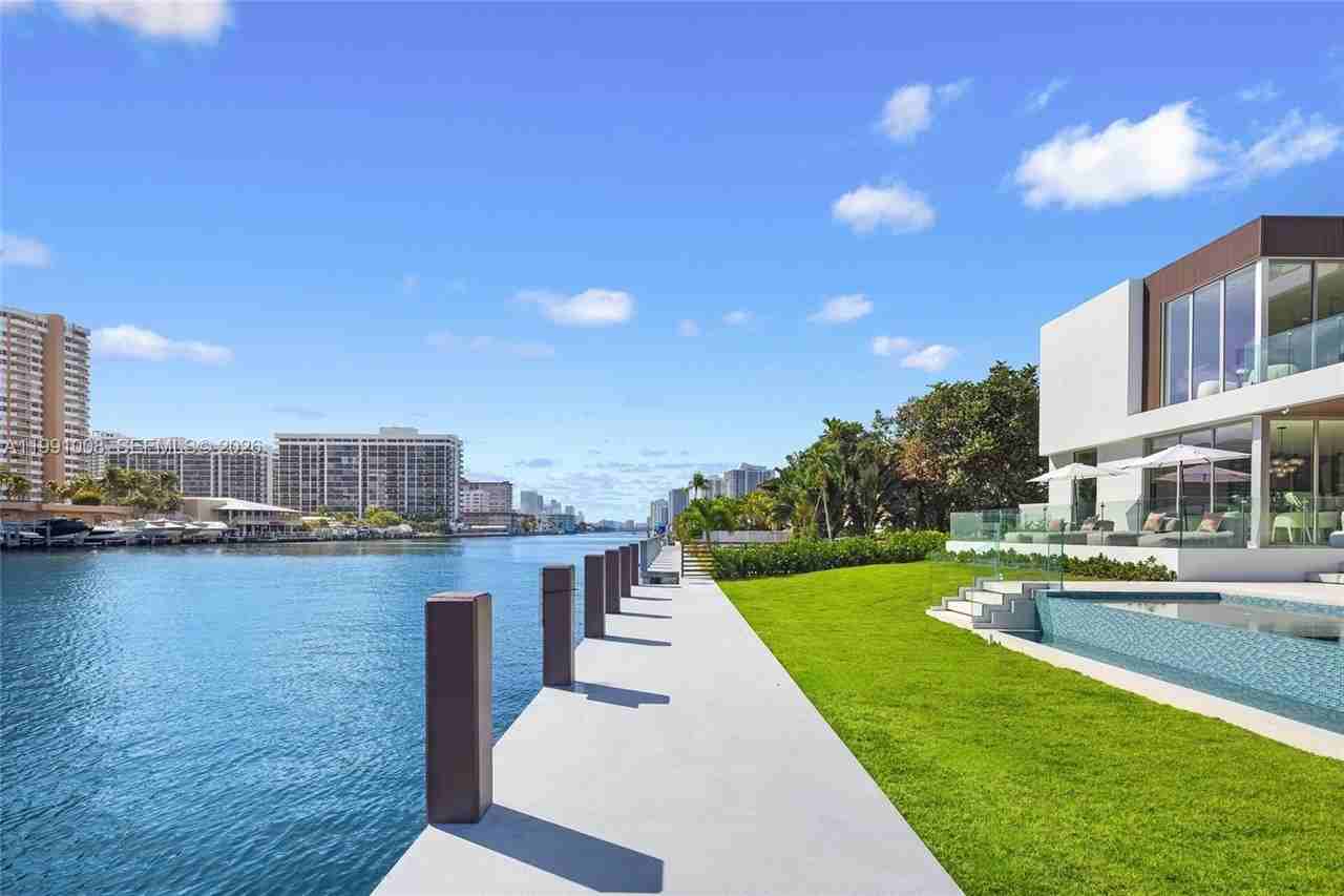 503 Palm Dr - Photo 4 of 50