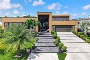 featured image of 2215 Ne 19th St