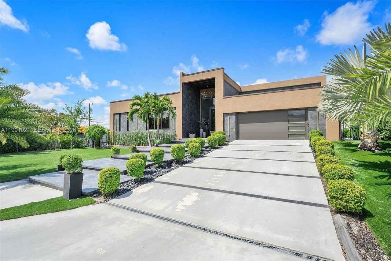 2215 Ne 19th St - Photo 3 of 36