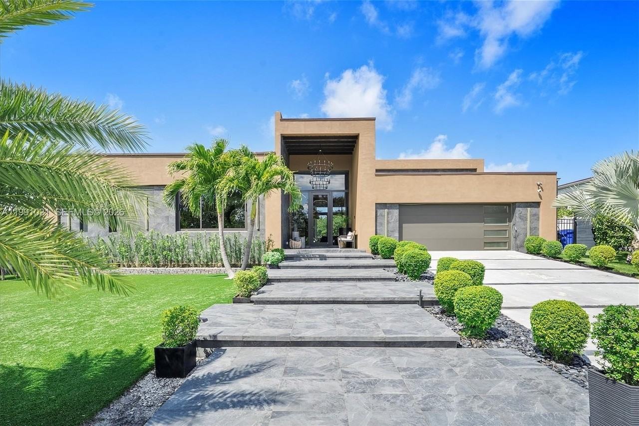 2215 Ne 19th St - Photo 4 of 36