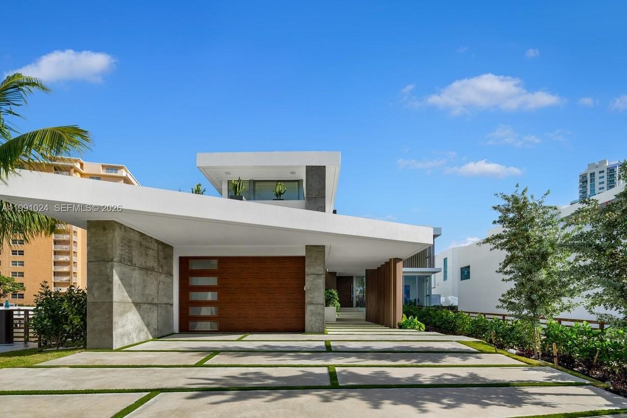 501 Palm Dr - Photo 7 of 50