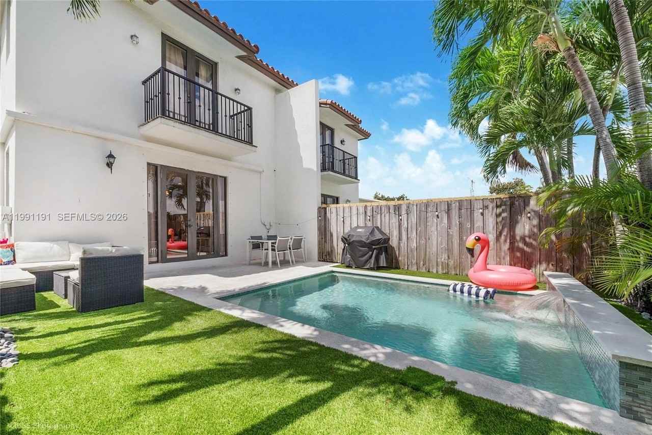 3421 Sw 13th Ter #3421 - Photo 2 of 20