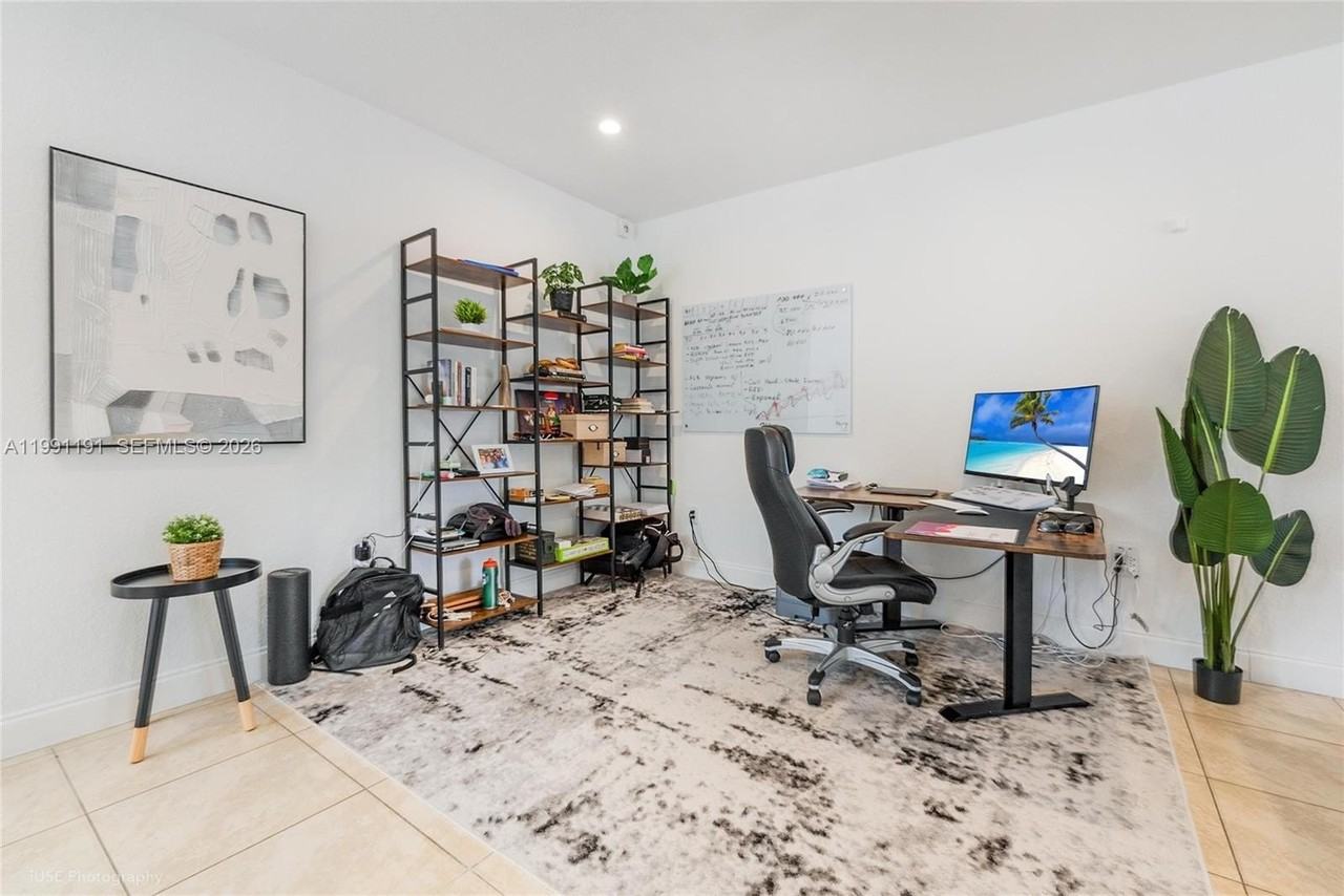 3421 Sw 13th Ter #3421 - Photo 4 of 20