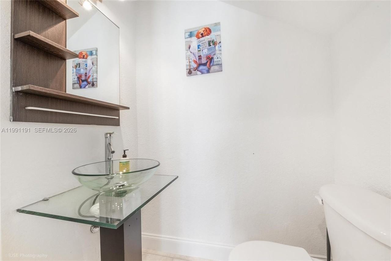 3421 Sw 13th Ter #3421 - Photo 5 of 20