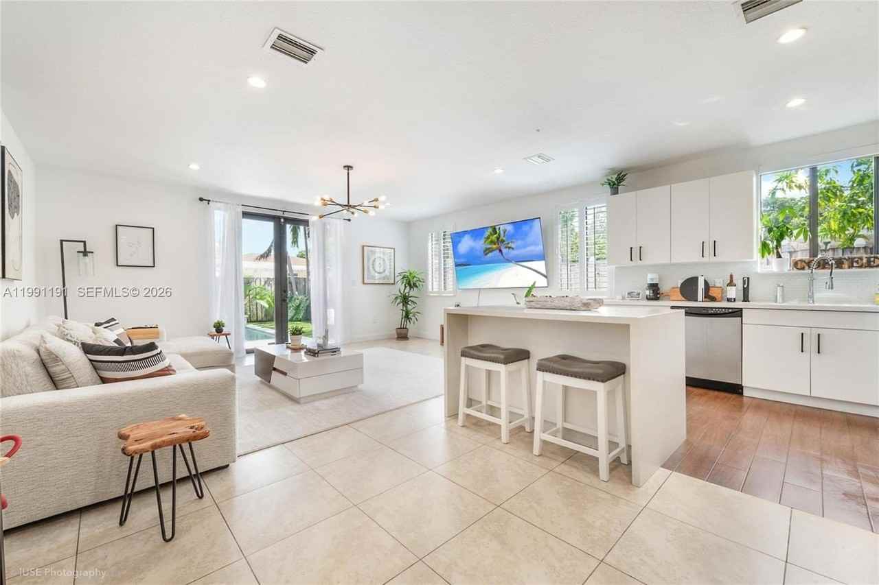 3421 Sw 13th Ter #3421 - Photo 7 of 20