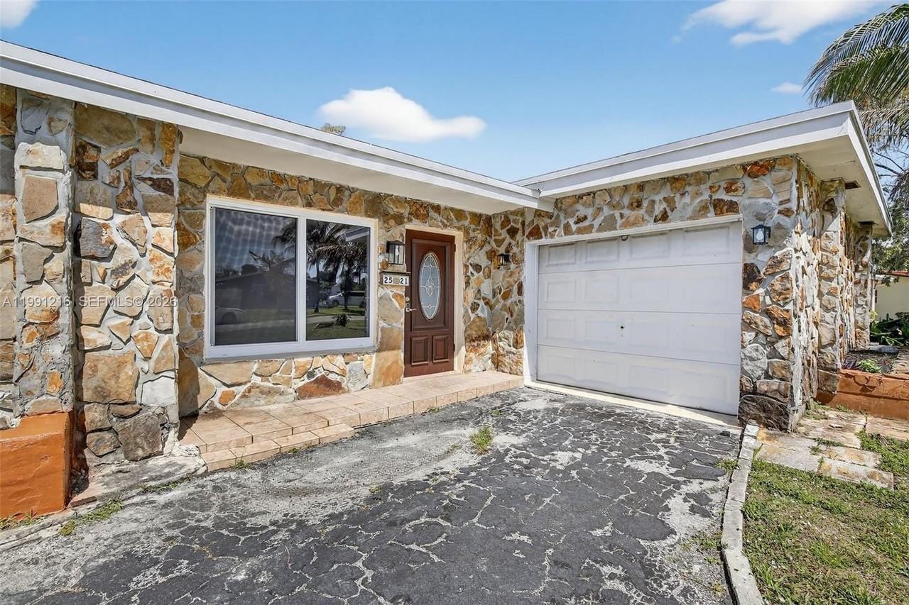 2521 Nw 72nd Ave #2521 - Photo 2 of 39