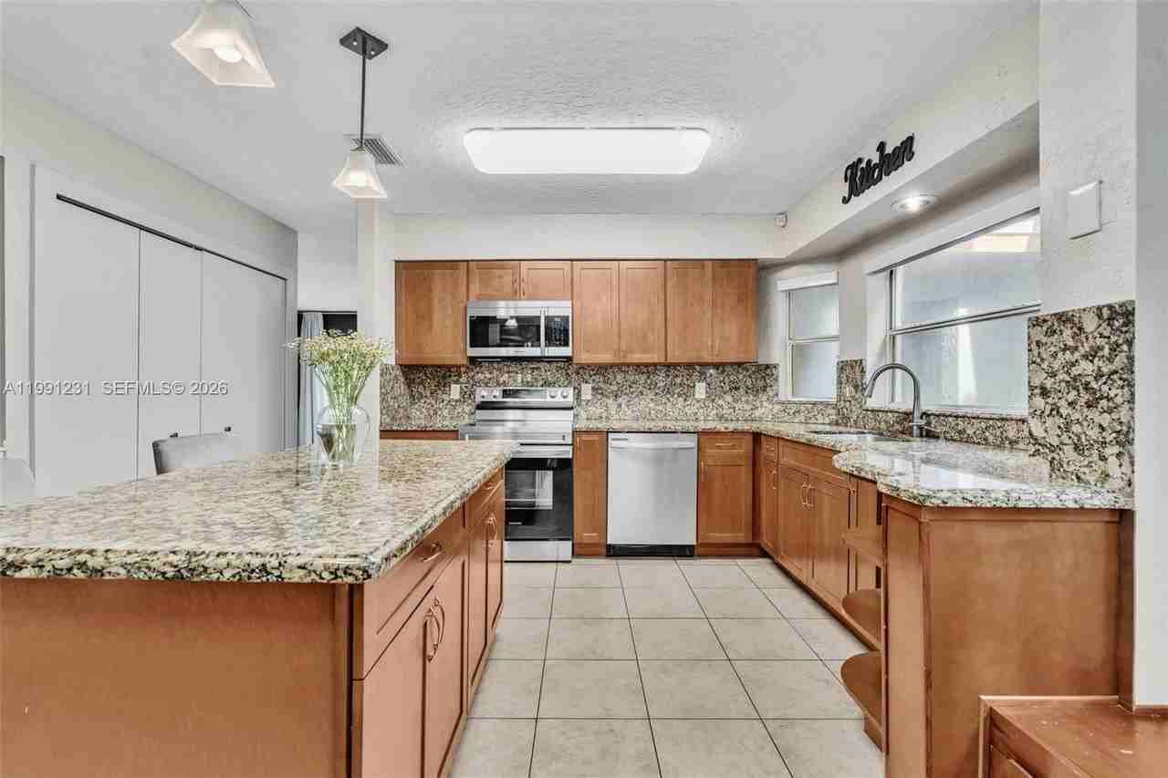 1718 Nw 97th Ave #0 - Photo 4 of 39