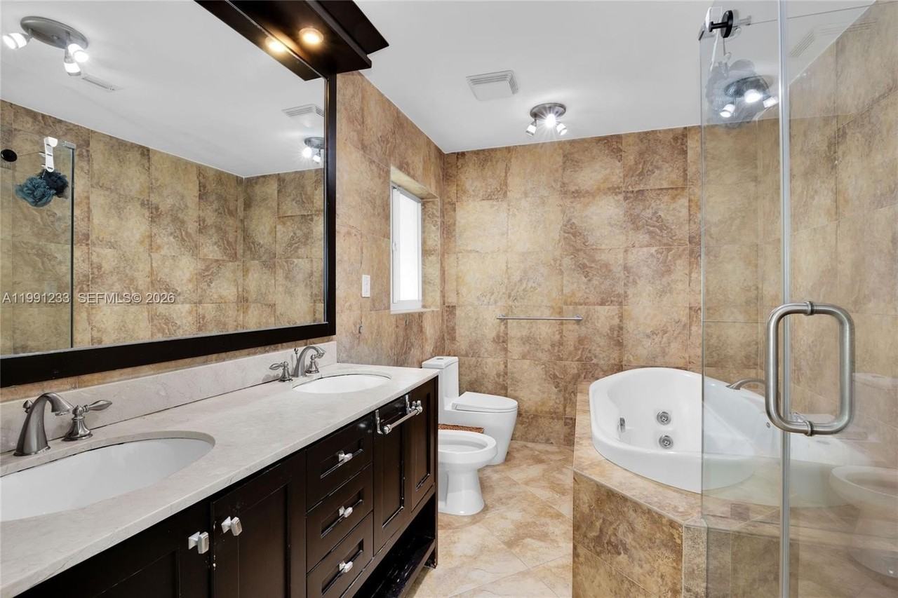 6440 Sw 63rd Ter #0 - Photo 7 of 20