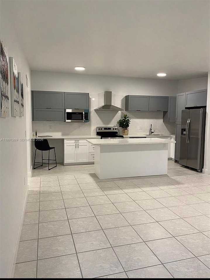 9346 S Belfort Cir #215 - Photo 2 of 7