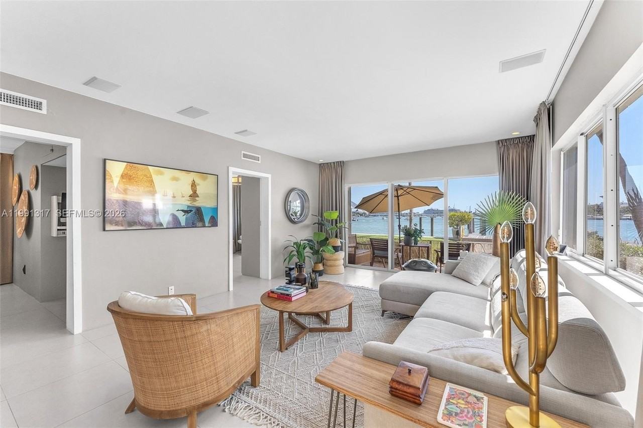 1130 Venetian Way #1F - Photo 3 of 32