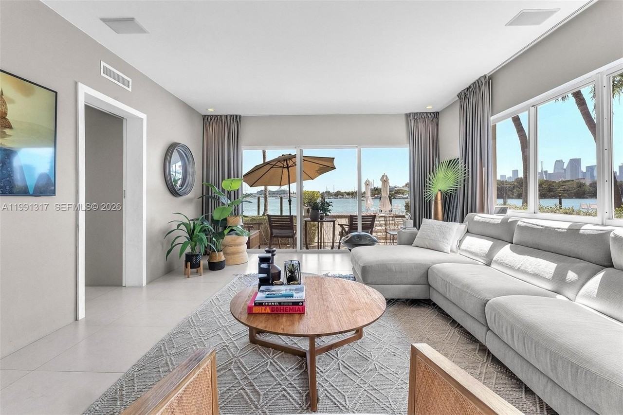 1130 Venetian Way #1F - Photo 4 of 32