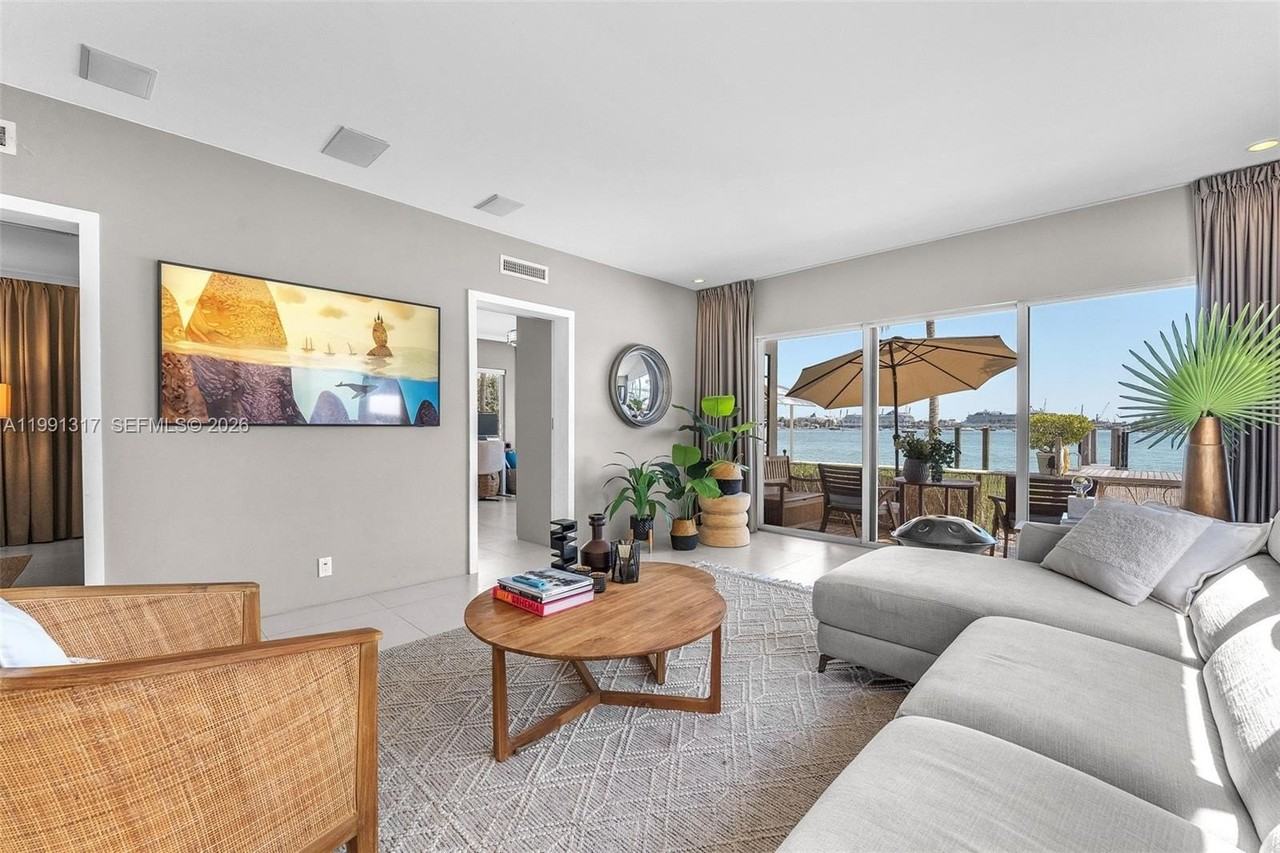 1130 Venetian Way #1F - Photo 6 of 32