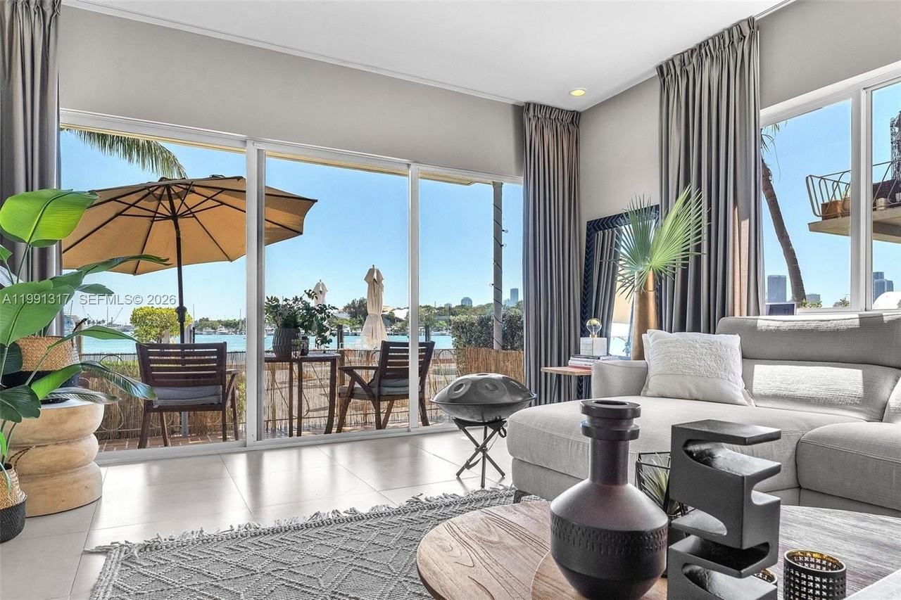 1130 Venetian Way #1F - Photo 7 of 32