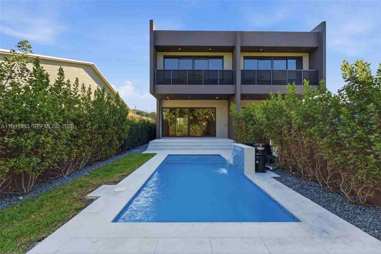 2840 Sw 32nd Ct - Photo 2 of 34