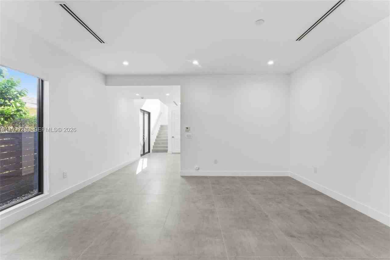 2840 Sw 32nd Ct - Photo 6 of 34