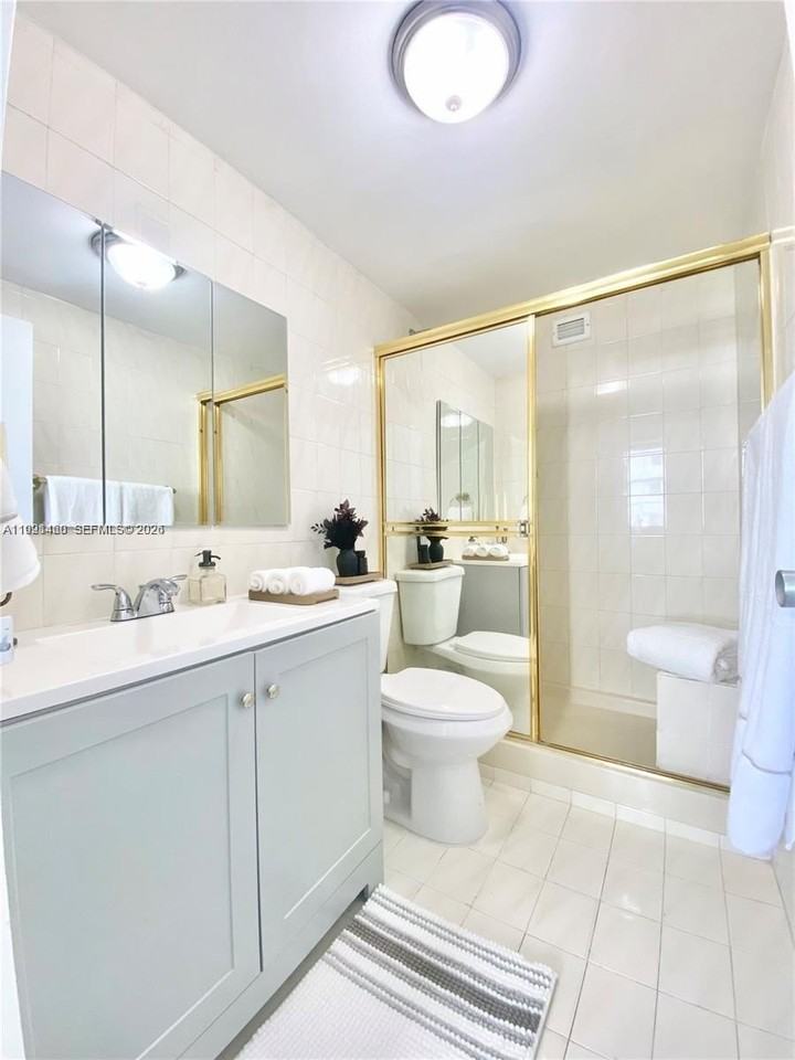 905 Brickell Bay Dr #531 - Photo 3 of 29