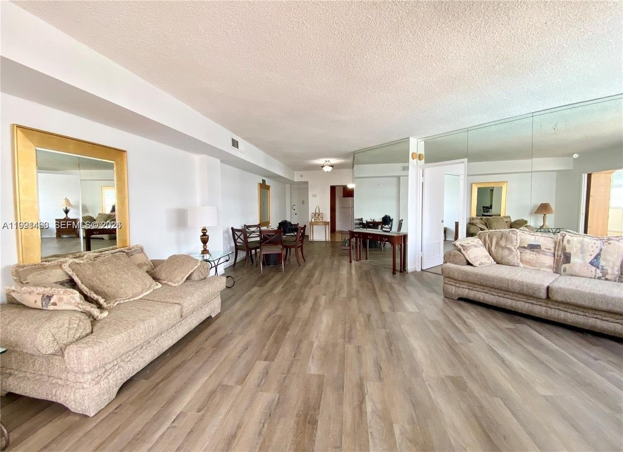 905 Brickell Bay Dr #531 - Photo 4 of 29