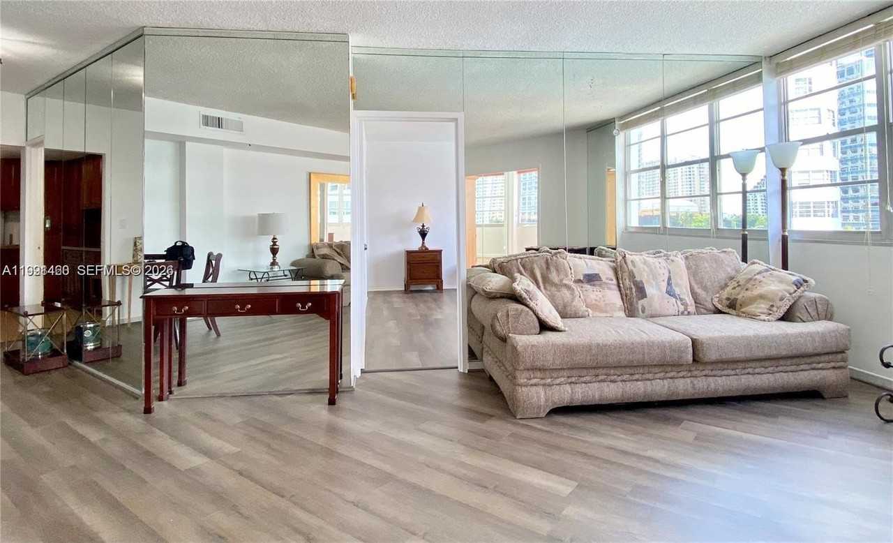 905 Brickell Bay Dr #531 - Photo 7 of 29