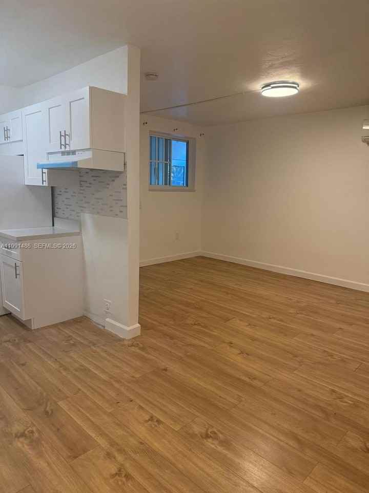 160 Ne 55th St #6 - Photo 3 of 10