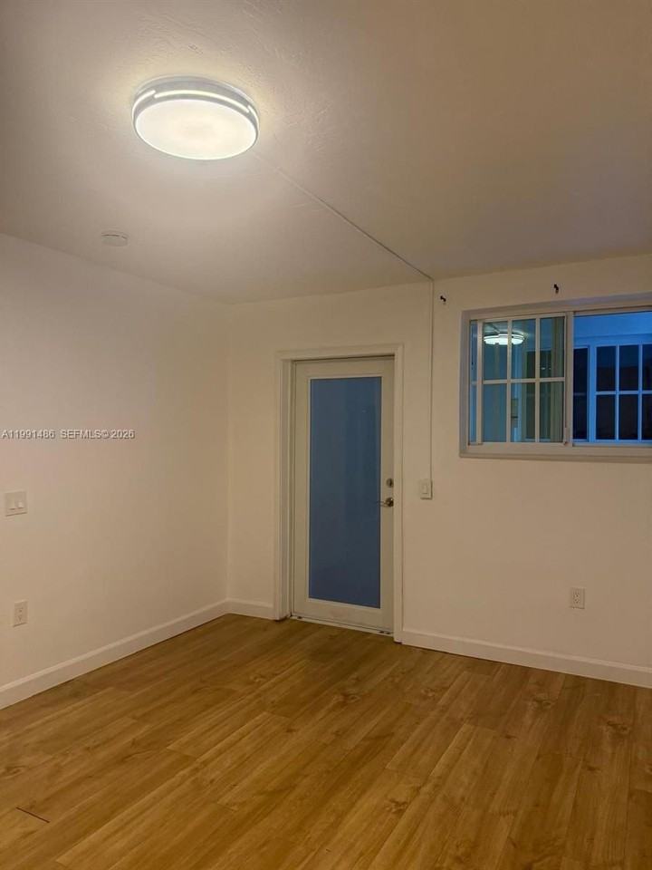 160 Ne 55th St #6 - Photo 4 of 10