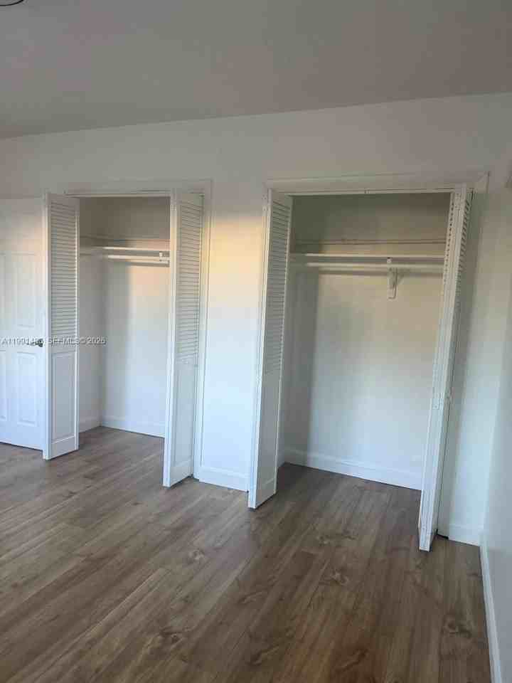 160 Ne 55th St #6 - Photo 6 of 10