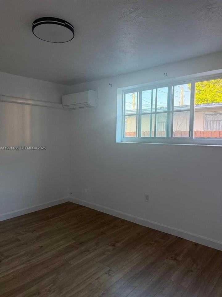 160 Ne 55th St #6 - Photo 7 of 10