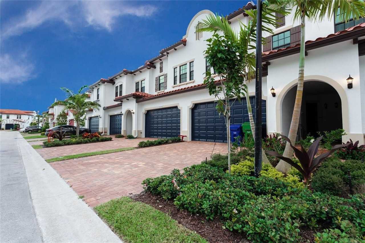 11340 Sw 16th St #11340 - Photo 3 of 26