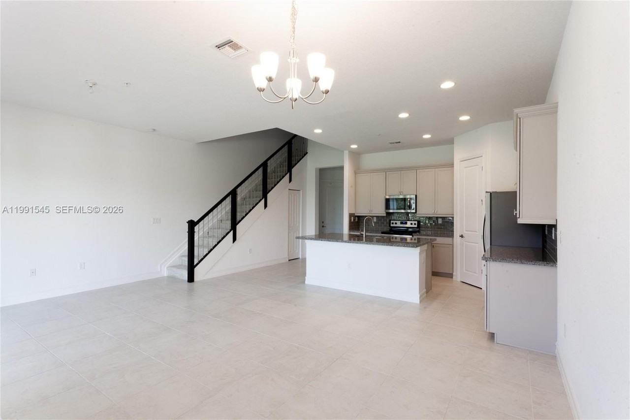 11340 Sw 16th St #11340 - Photo 4 of 26