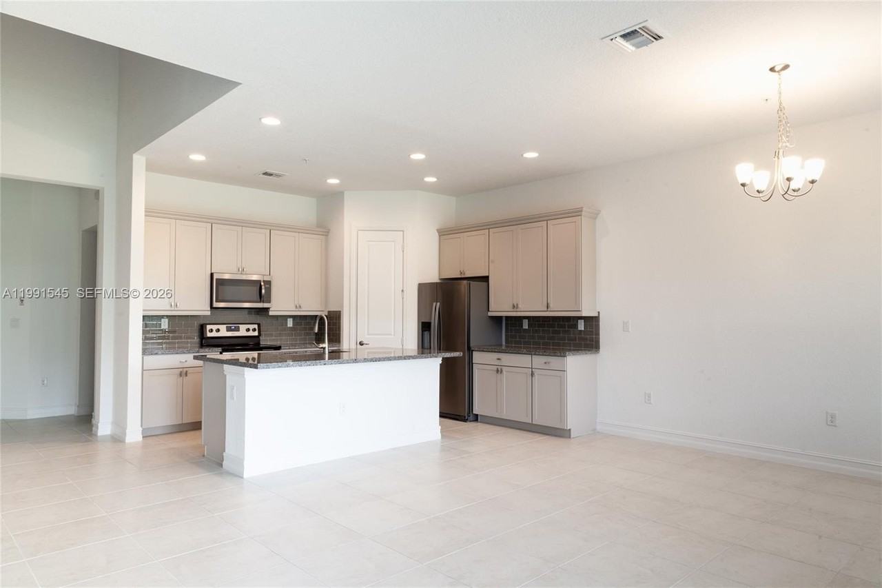 11340 Sw 16th St #11340 - Photo 6 of 26