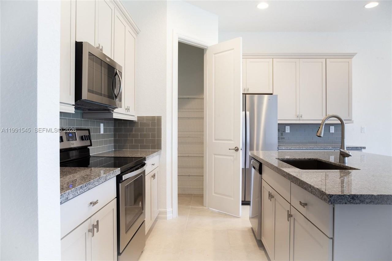 11340 Sw 16th St #11340 - Photo 7 of 26