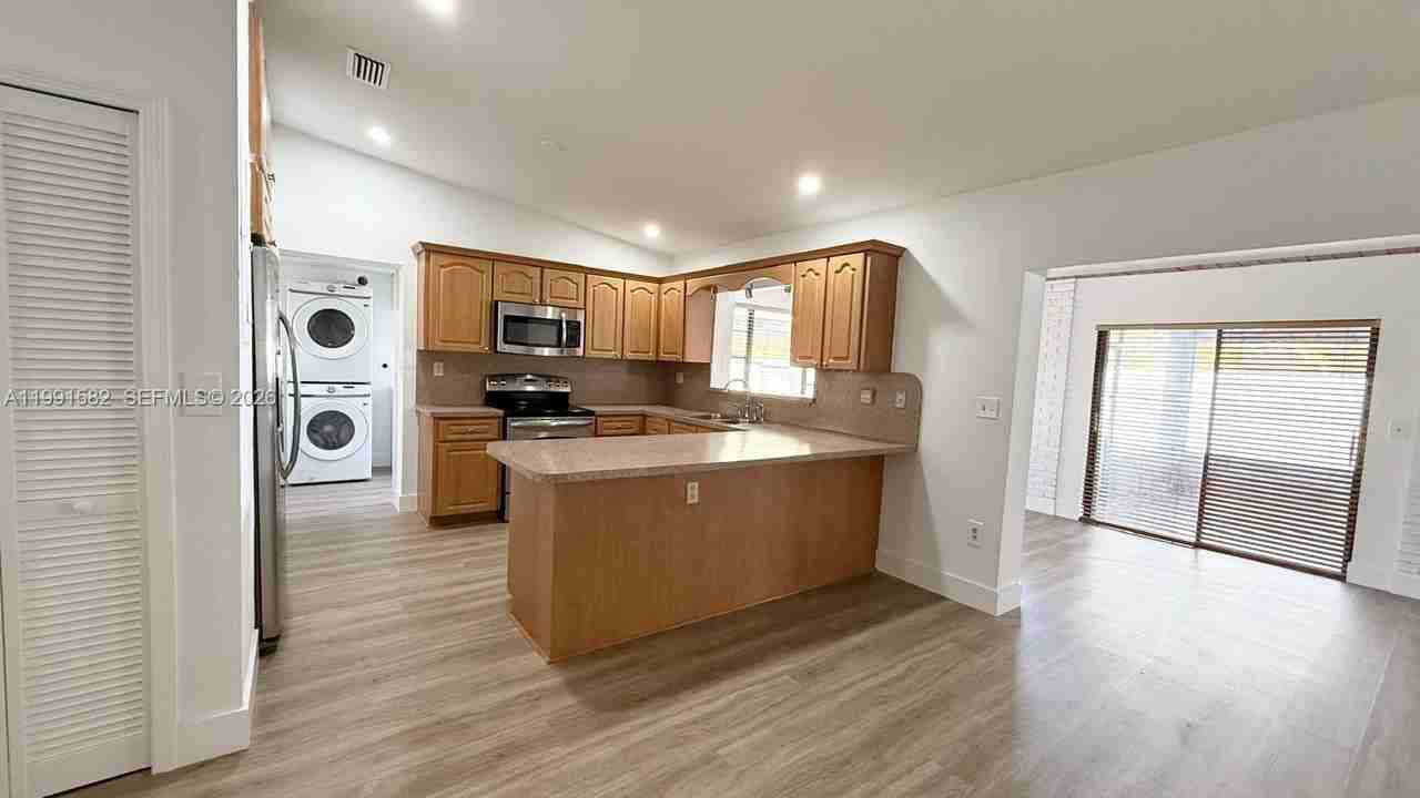 1547 Sw 137th Pl - Photo 4 of 24