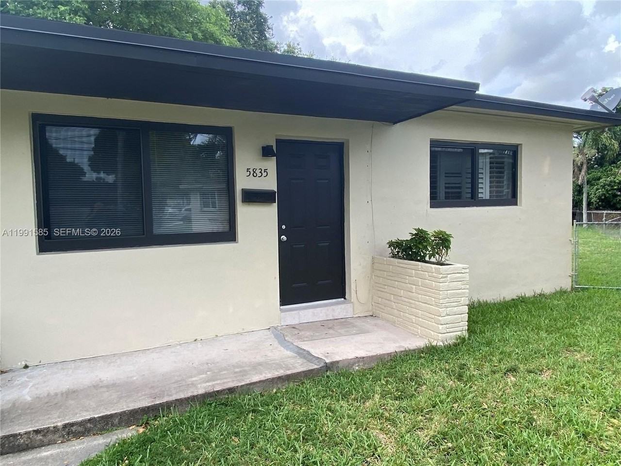 5835 Nw 37th St #5835 - Photo 2 of 14