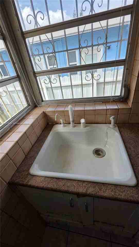 2114 Biarritz Dr #2 - Photo 4 of 23