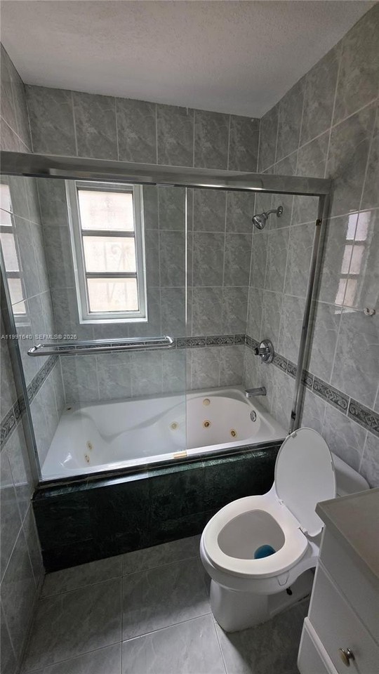 2114 Biarritz Dr #2 - Photo 6 of 23