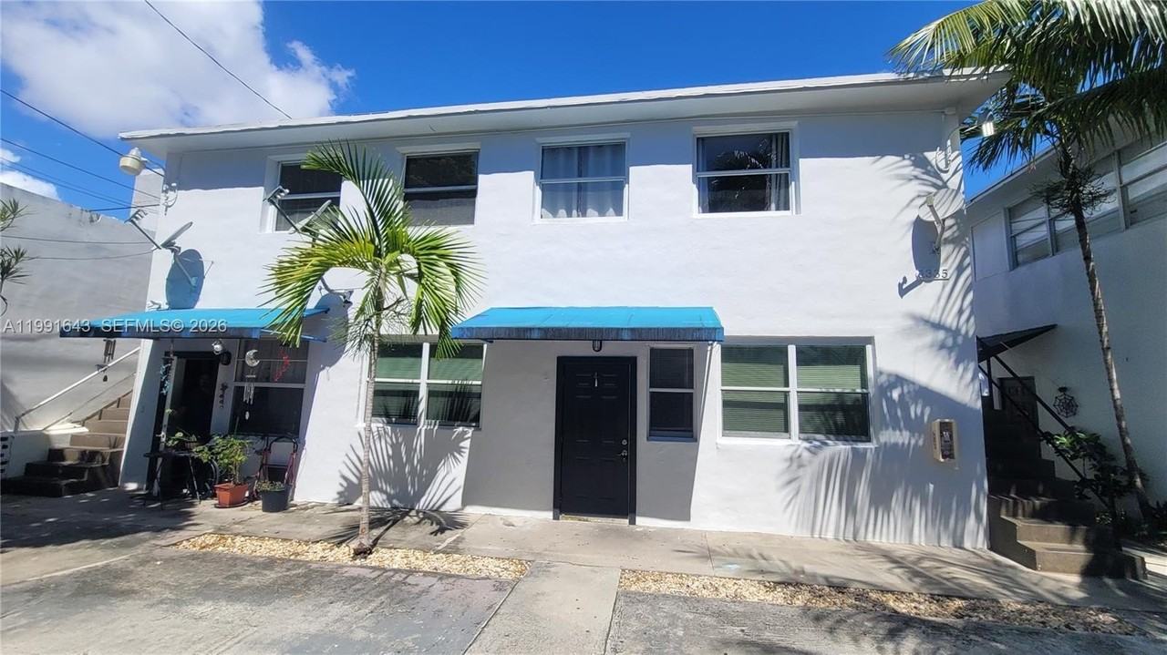 1335 Sw 8th St #3 - Photo 2 of 12