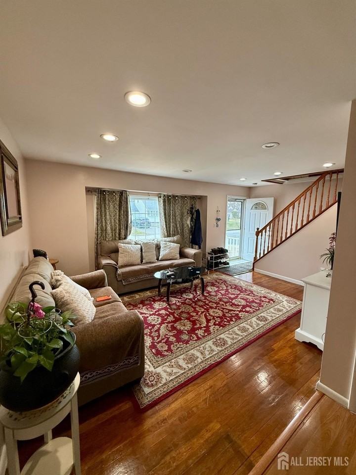 57 Bender Ave - Photo 2 of 7