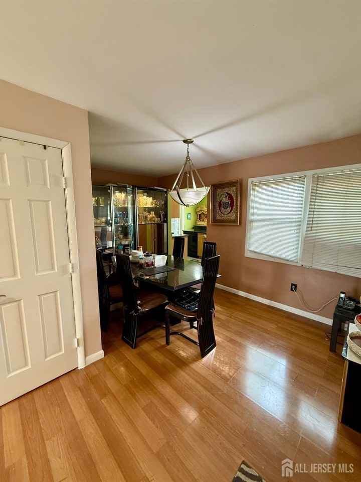 57 Bender Ave - Photo 4 of 7