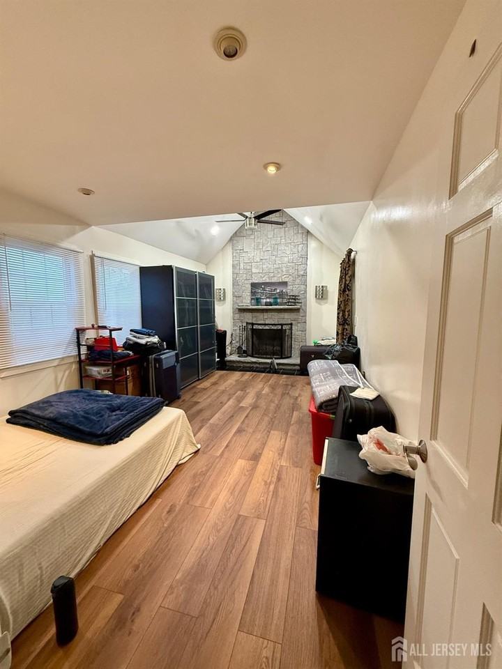 57 Bender Ave - Photo 6 of 7