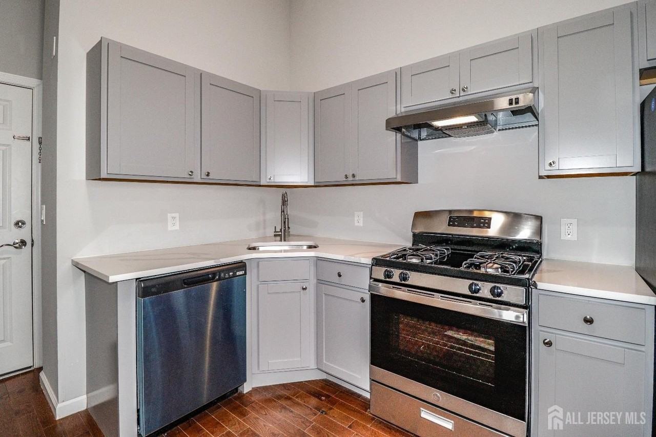 33 2nd St - Photo 2 of 7